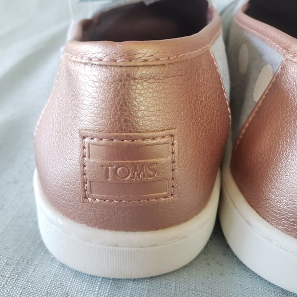 BRAND NEW WITH TAG, TOMS Youth Classic . grey felt and rose gold polka dots  5.5 - Picture 3 of 13